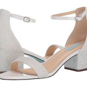 Betsey Johnson Womens Mari White Ankle Strap Heels Size 7.5 Medium (B, M)